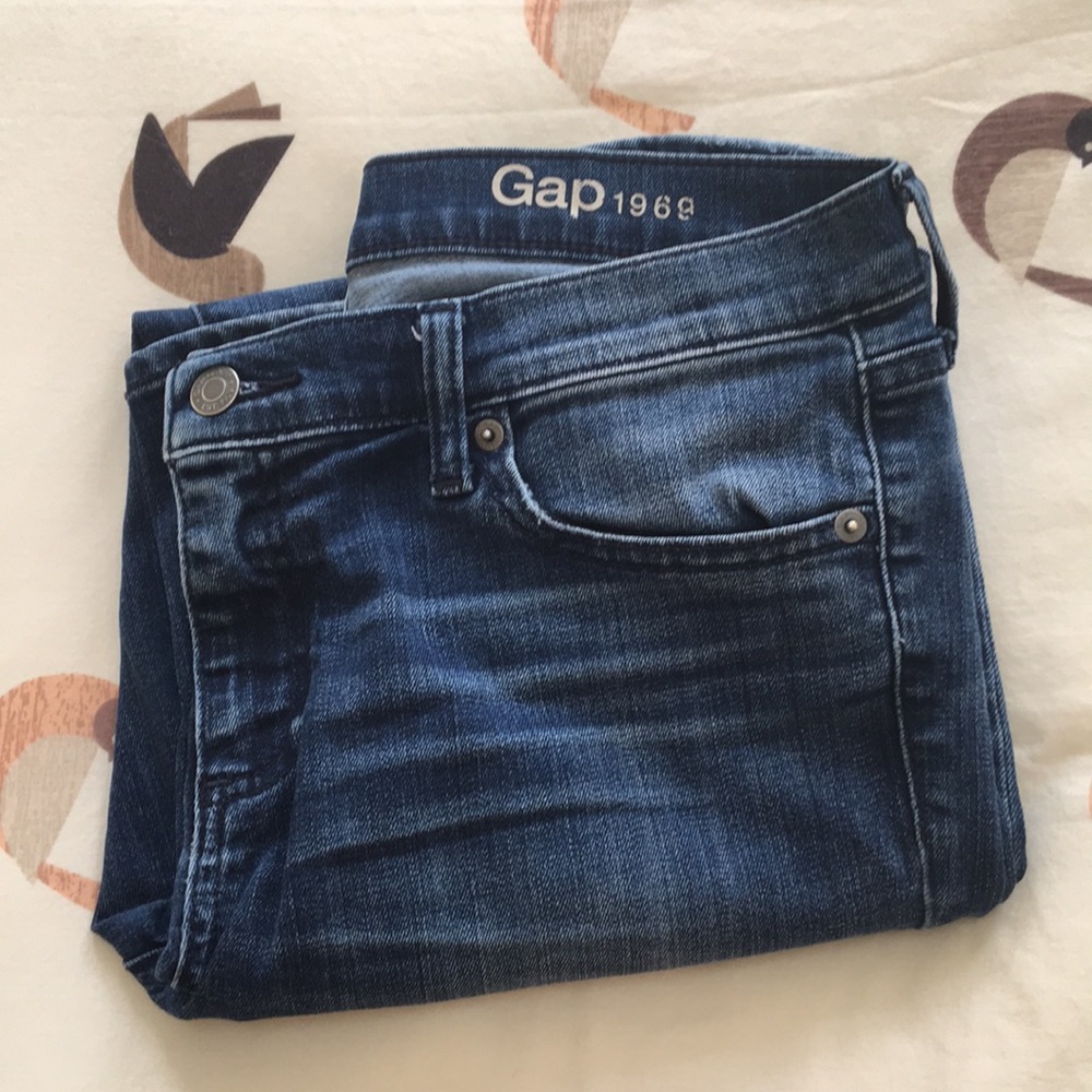 LIKE NEW Gap Girlfriend Jeans - midrise, 29r - Picture 2 of 6
